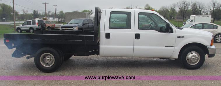 image for item F4825 2000 Ford F350 Super Duty Crew Cab flatbed pickup truck