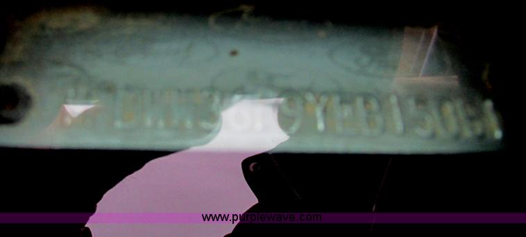 image for item F4825 2000 Ford F350 Super Duty Crew Cab flatbed pickup truck