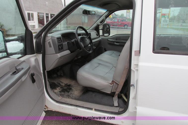 image for item F4825 2000 Ford F350 Super Duty Crew Cab flatbed pickup truck