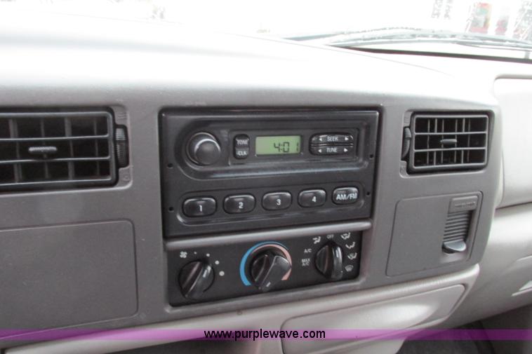 image for item F4825 2000 Ford F350 Super Duty Crew Cab flatbed pickup truck