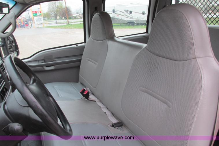 image for item F4825 2000 Ford F350 Super Duty Crew Cab flatbed pickup truck