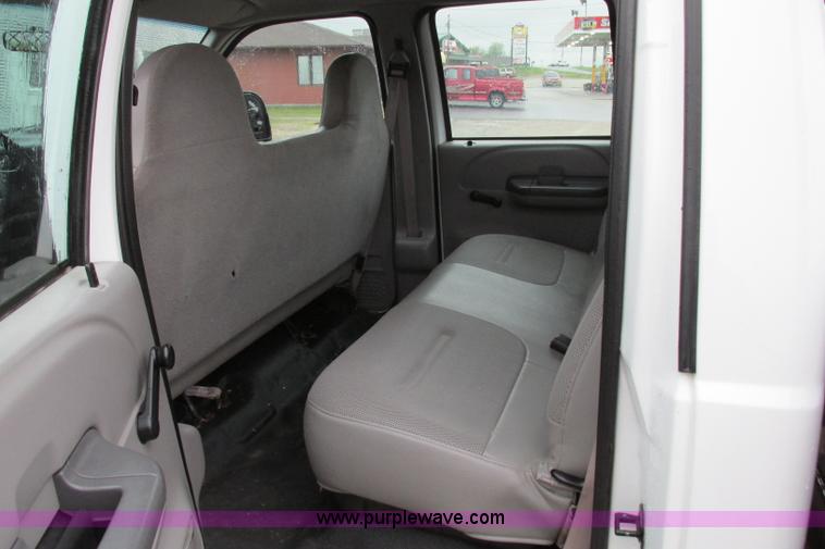 image for item F4825 2000 Ford F350 Super Duty Crew Cab flatbed pickup truck