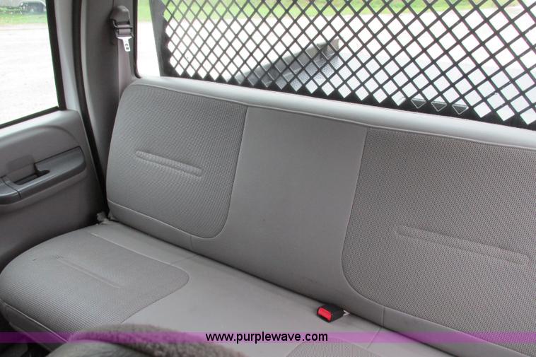 image for item F4825 2000 Ford F350 Super Duty Crew Cab flatbed pickup truck