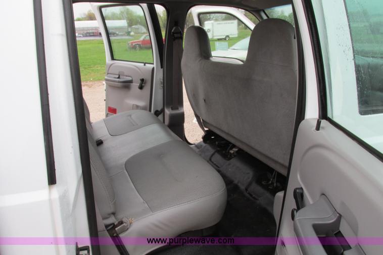 image for item F4825 2000 Ford F350 Super Duty Crew Cab flatbed pickup truck