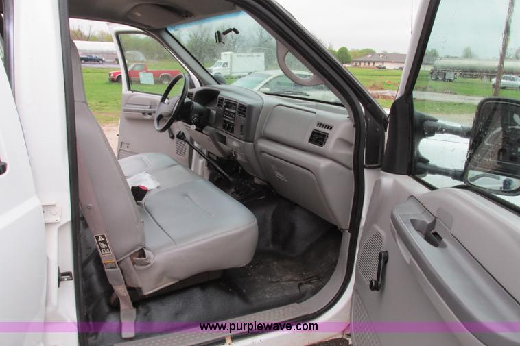 image for item F4825 2000 Ford F350 Super Duty Crew Cab flatbed pickup truck