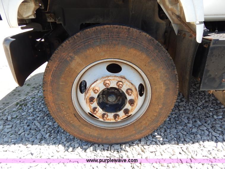 image for item G3102 2000 Chevrolet C6500 service truck