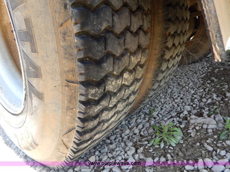 image for item G3102 2000 Chevrolet C6500 service truck