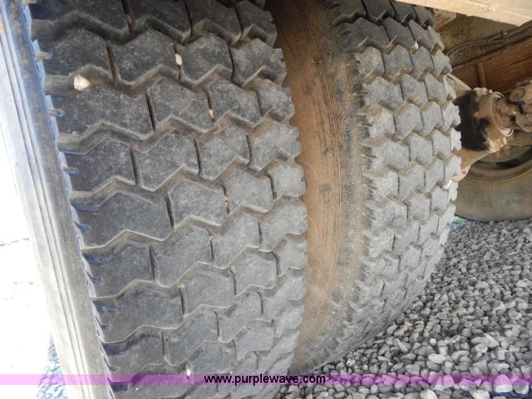 image for item G3102 2000 Chevrolet C6500 service truck