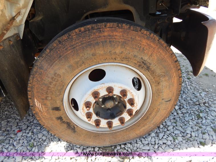 image for item G3102 2000 Chevrolet C6500 service truck