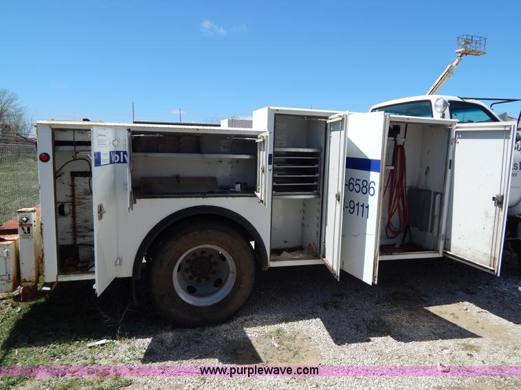 image for item G3102 2000 Chevrolet C6500 service truck