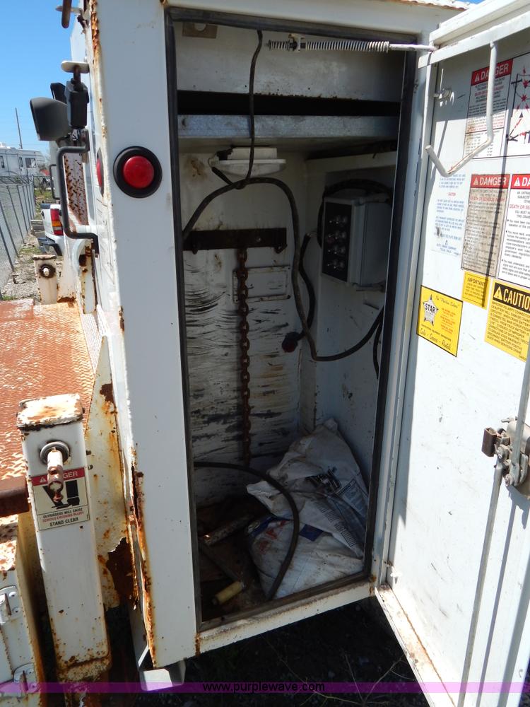 image for item G3102 2000 Chevrolet C6500 service truck