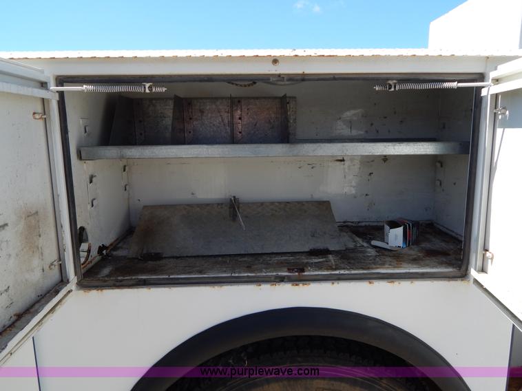 image for item G3102 2000 Chevrolet C6500 service truck