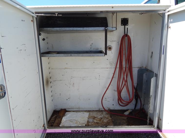 image for item G3102 2000 Chevrolet C6500 service truck