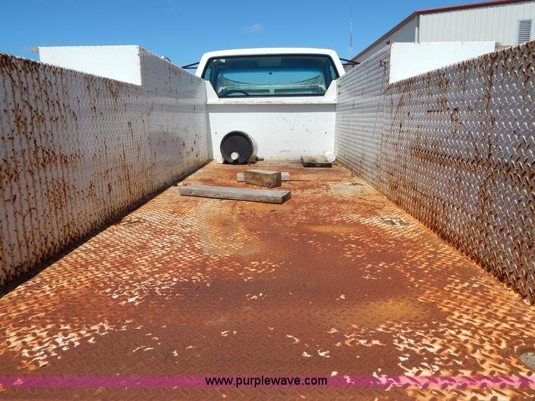 image for item G3102 2000 Chevrolet C6500 service truck