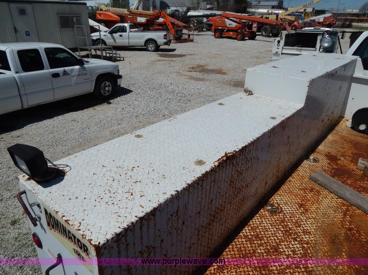 image for item G3102 2000 Chevrolet C6500 service truck