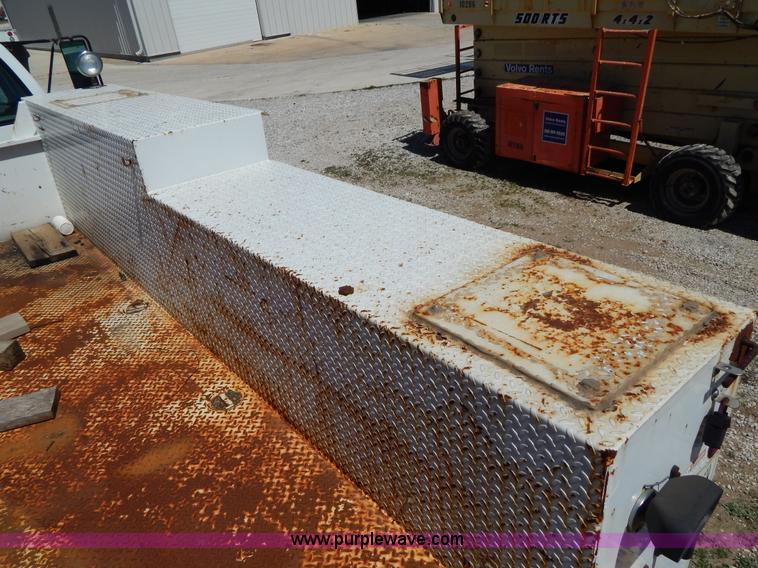 image for item G3102 2000 Chevrolet C6500 service truck