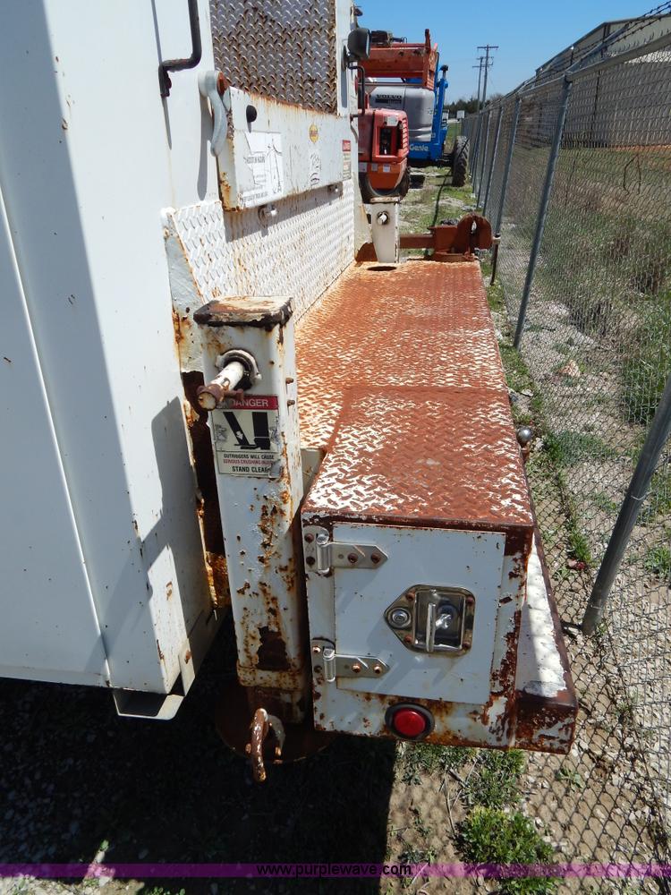 image for item G3102 2000 Chevrolet C6500 service truck