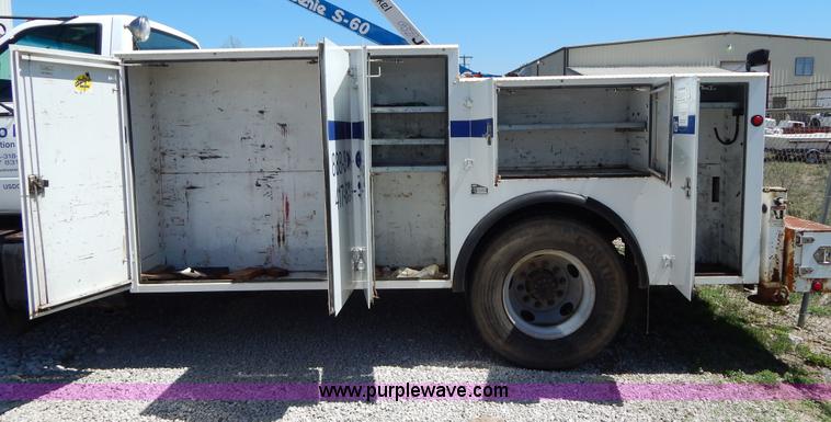 image for item G3102 2000 Chevrolet C6500 service truck