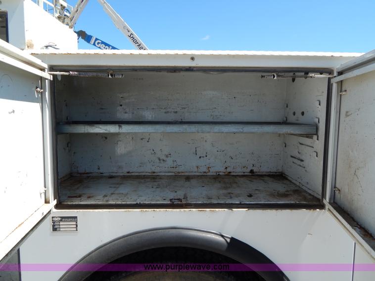 image for item G3102 2000 Chevrolet C6500 service truck