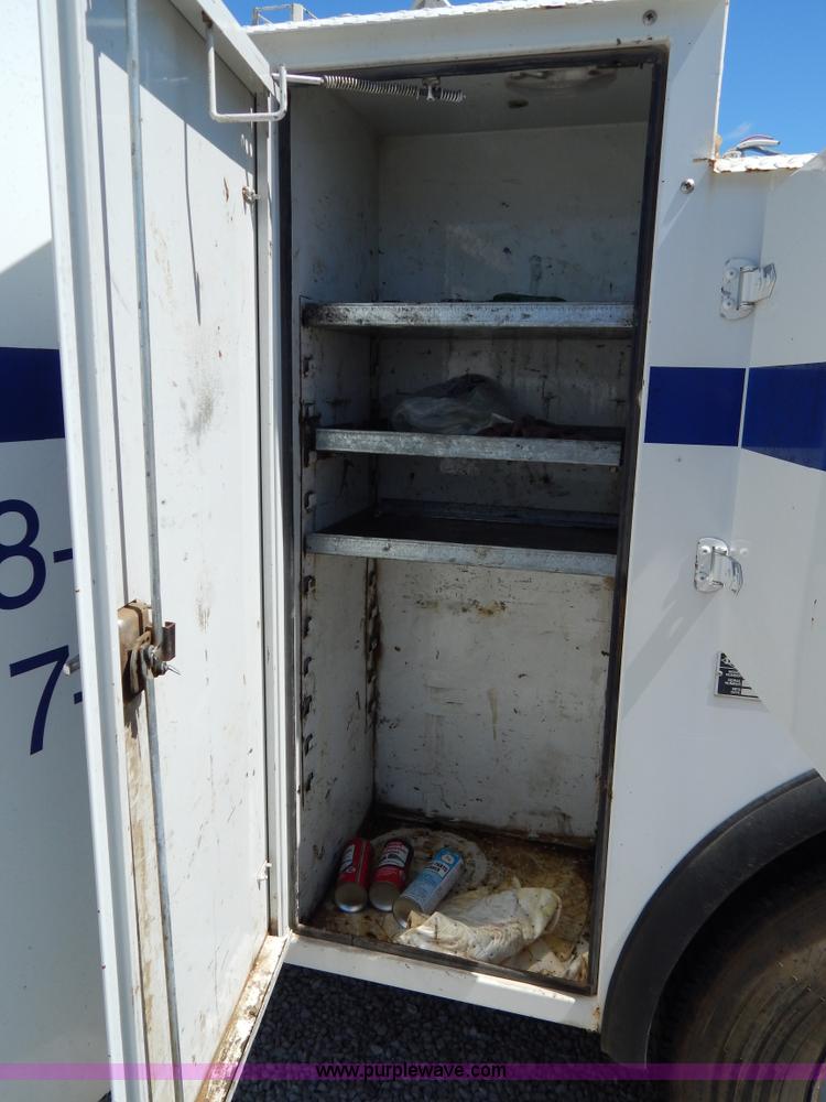 image for item G3102 2000 Chevrolet C6500 service truck