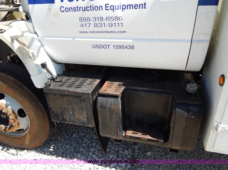 image for item G3102 2000 Chevrolet C6500 service truck