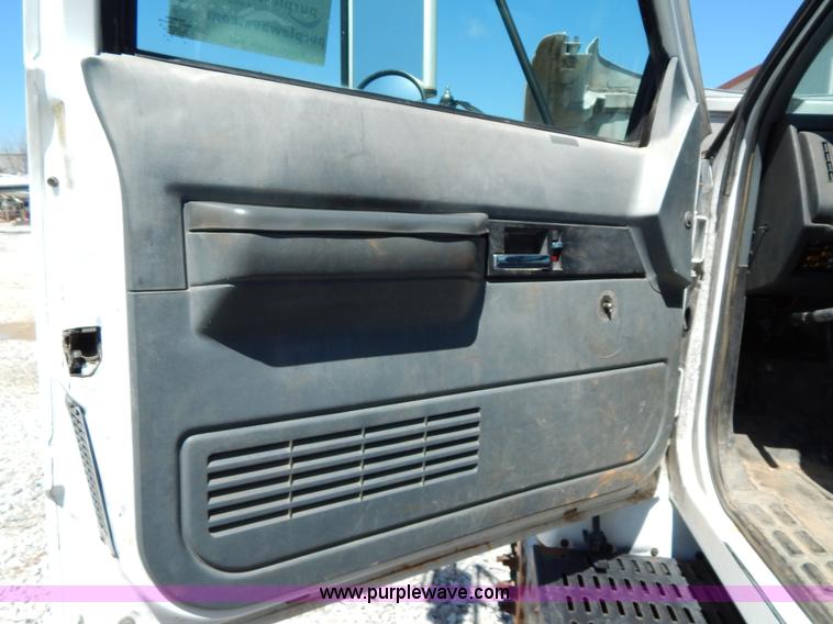 image for item G3102 2000 Chevrolet C6500 service truck