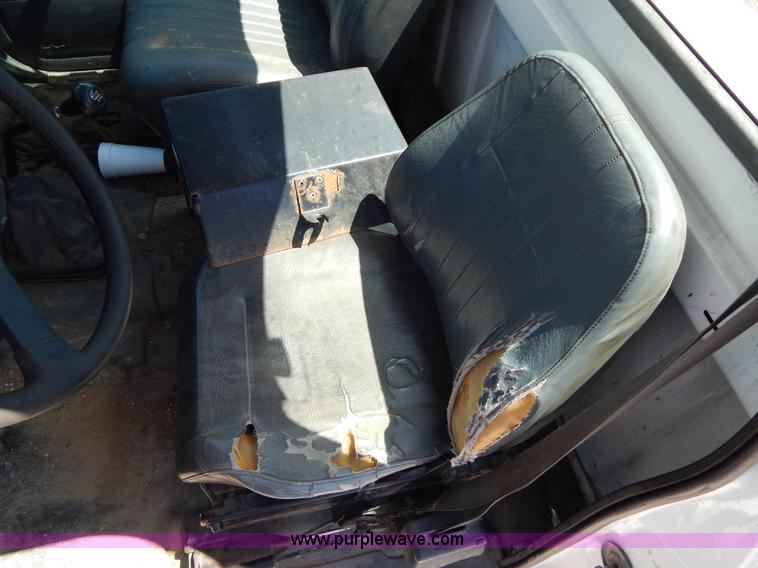 image for item G3102 2000 Chevrolet C6500 service truck