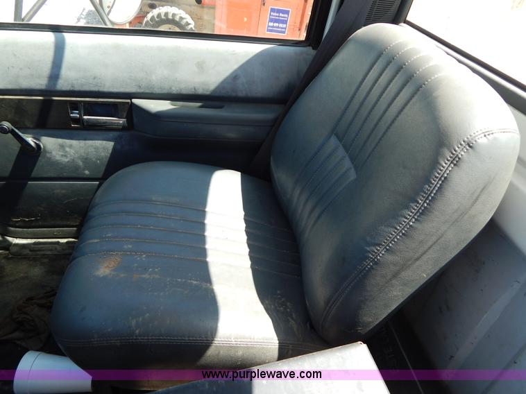 image for item G3102 2000 Chevrolet C6500 service truck