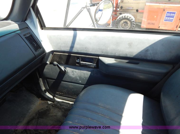 image for item G3102 2000 Chevrolet C6500 service truck