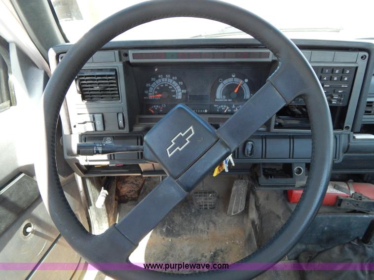 image for item G3102 2000 Chevrolet C6500 service truck