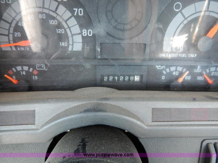 image for item G3102 2000 Chevrolet C6500 service truck