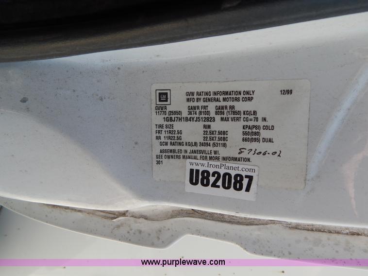 image for item G3102 2000 Chevrolet C6500 service truck