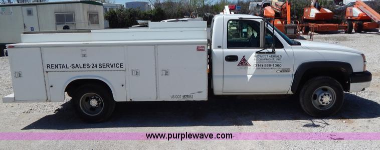 image for item G3103 2003 Chevrolet Silverado 3500 service truck