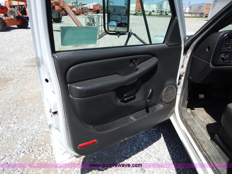 image for item G3103 2003 Chevrolet Silverado 3500 service truck