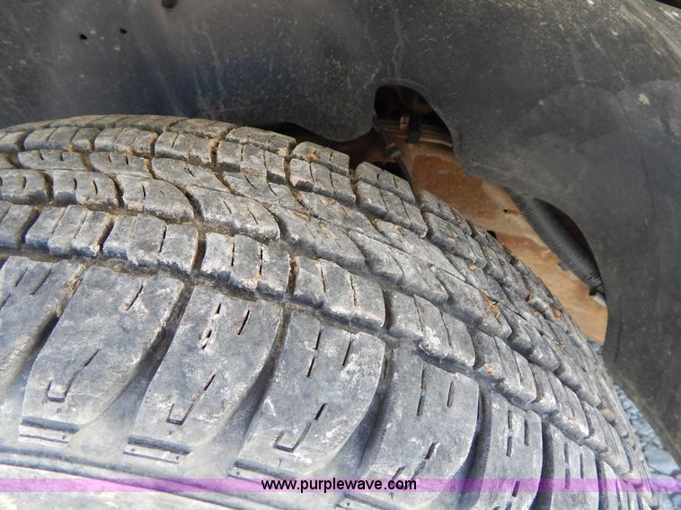 image for item G3104 2002 Chevrolet Silverado 1500 Extended Cab pickup truck