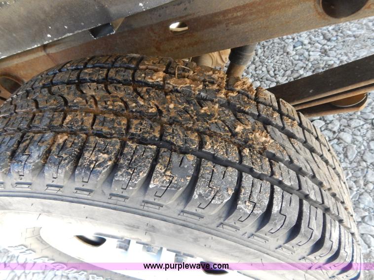 image for item G3104 2002 Chevrolet Silverado 1500 Extended Cab pickup truck