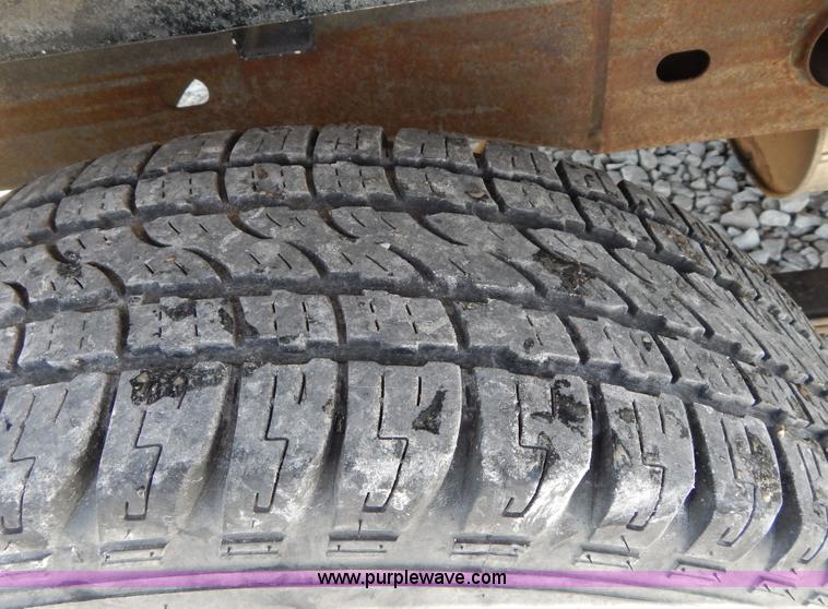 image for item G3104 2002 Chevrolet Silverado 1500 Extended Cab pickup truck