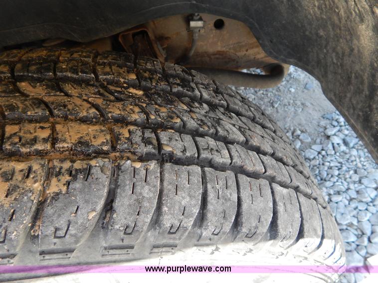 image for item G3104 2002 Chevrolet Silverado 1500 Extended Cab pickup truck