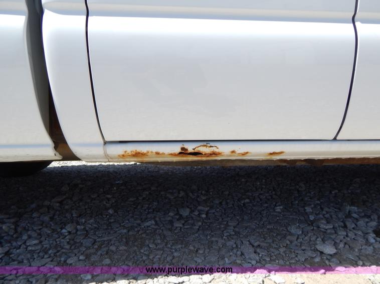 image for item G3104 2002 Chevrolet Silverado 1500 Extended Cab pickup truck