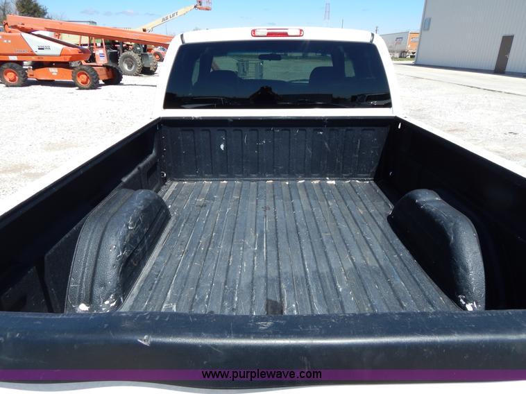 image for item G3104 2002 Chevrolet Silverado 1500 Extended Cab pickup truck