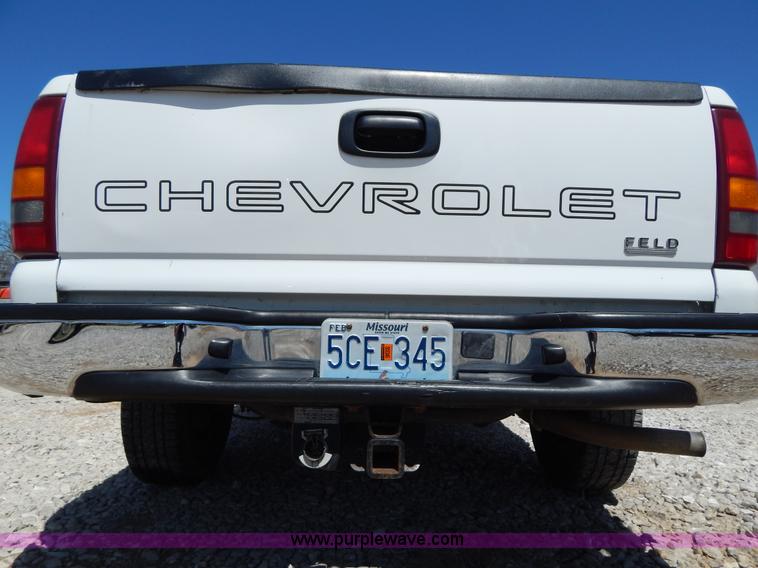 image for item G3104 2002 Chevrolet Silverado 1500 Extended Cab pickup truck