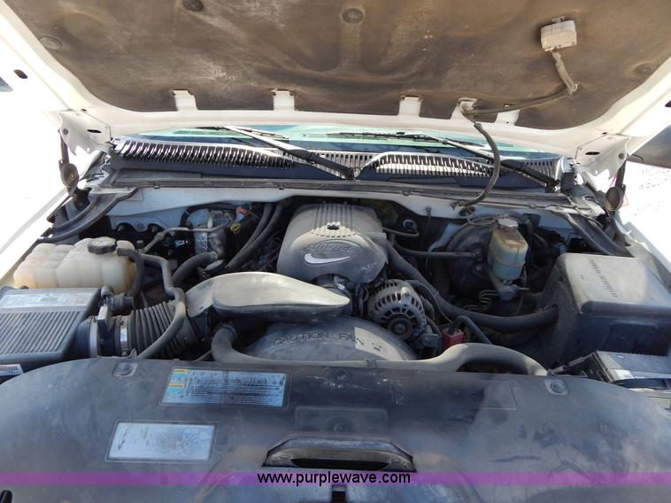 image for item G3104 2002 Chevrolet Silverado 1500 Extended Cab pickup truck