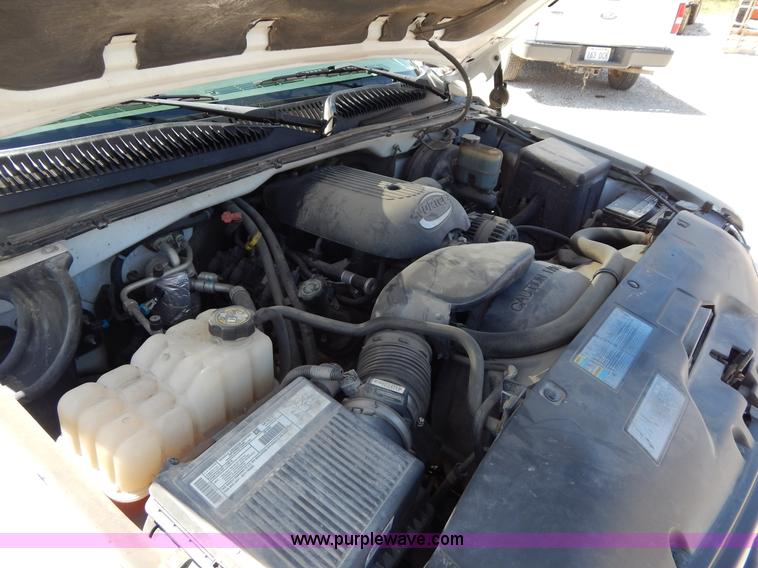 image for item G3104 2002 Chevrolet Silverado 1500 Extended Cab pickup truck