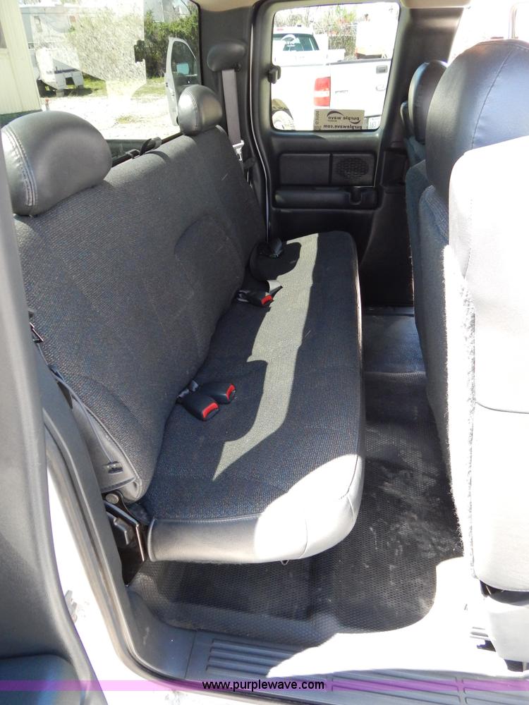 image for item G3104 2002 Chevrolet Silverado 1500 Extended Cab pickup truck