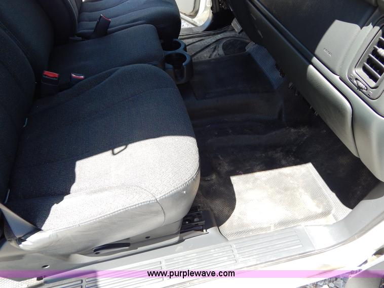 image for item G3104 2002 Chevrolet Silverado 1500 Extended Cab pickup truck