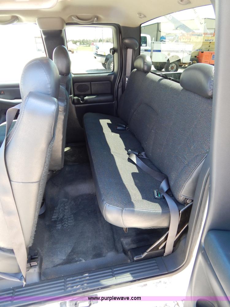 image for item G3104 2002 Chevrolet Silverado 1500 Extended Cab pickup truck