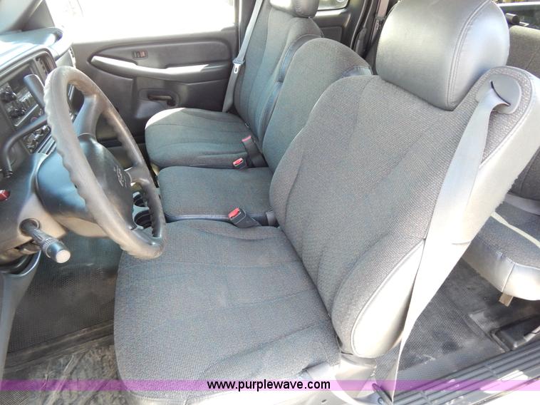 image for item G3104 2002 Chevrolet Silverado 1500 Extended Cab pickup truck