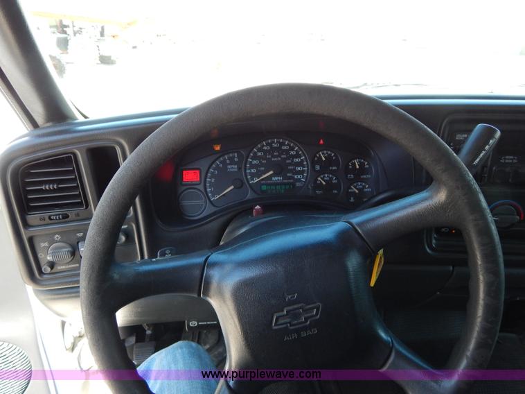 image for item G3104 2002 Chevrolet Silverado 1500 Extended Cab pickup truck