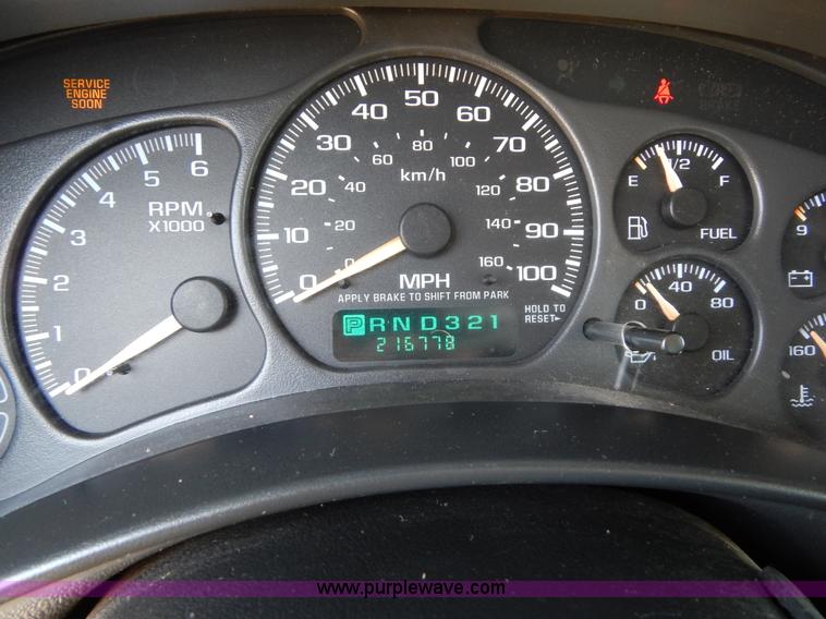 image for item G3104 2002 Chevrolet Silverado 1500 Extended Cab pickup truck