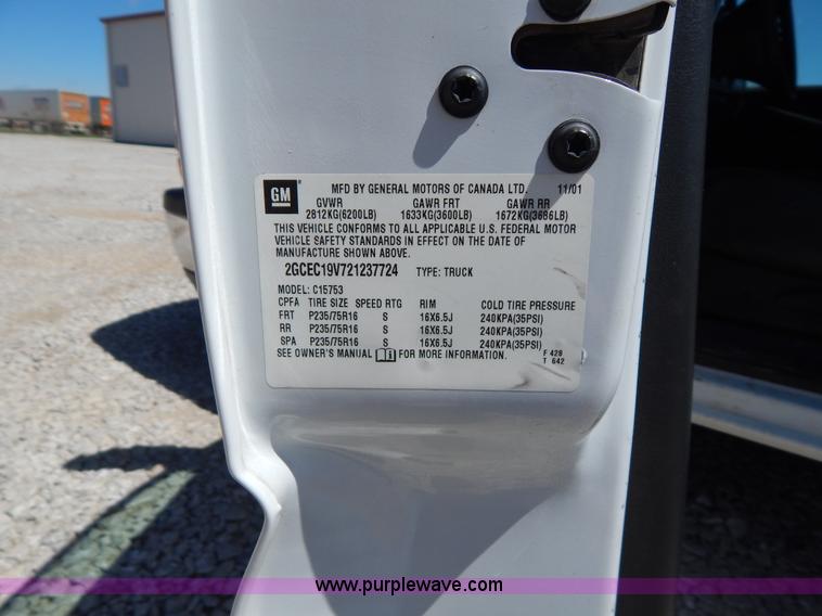 image for item G3104 2002 Chevrolet Silverado 1500 Extended Cab pickup truck